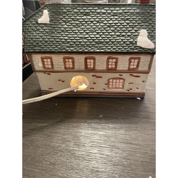 Dickens Keepsakes Roadhouse inn Porcelain Lighted House Light Kit - Picture 13 of 16